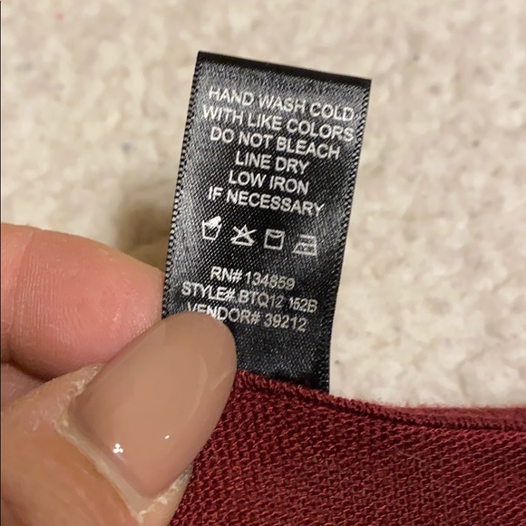 Beautiful Boutique Sweater size Medium - Picture 4 of 8